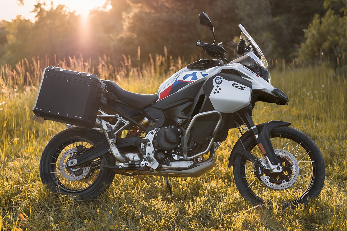 How much horsepower does the BMW F 900 GS Adventure have? 01