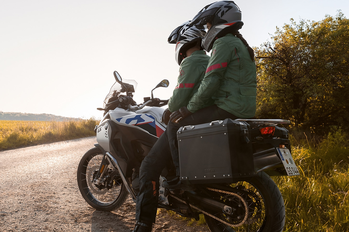 How much horsepower does the BMW F 900 GS Adventure have? 02